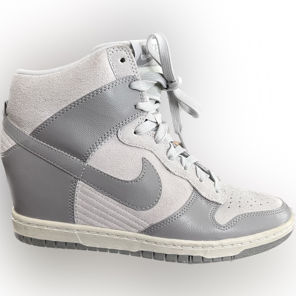Women’s 2013 Nike Dunk Sky Hi Sneakers - Size 9 - 528899-005